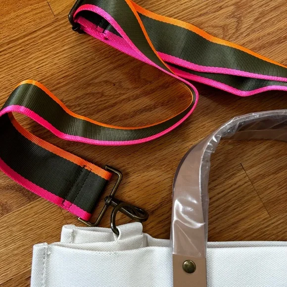 Brand new Bagging Rights TOTE-ALLY bag - Picture 4 of 6